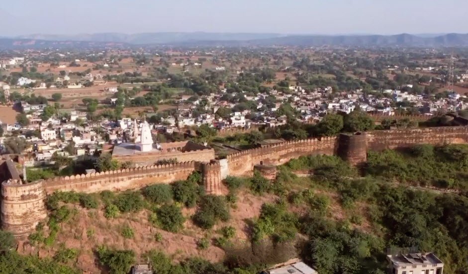 Baansur Fort, Alwar, Rajasthan - Vushii.com Baansur Fort, Alwar, Rajasthan - Vushii.com
